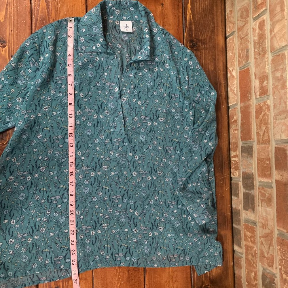 CAbi Chase Field of Flowers X-Small Sheer Long Sleeve V-Neck Blouse EUC - Picture 9 of 13
